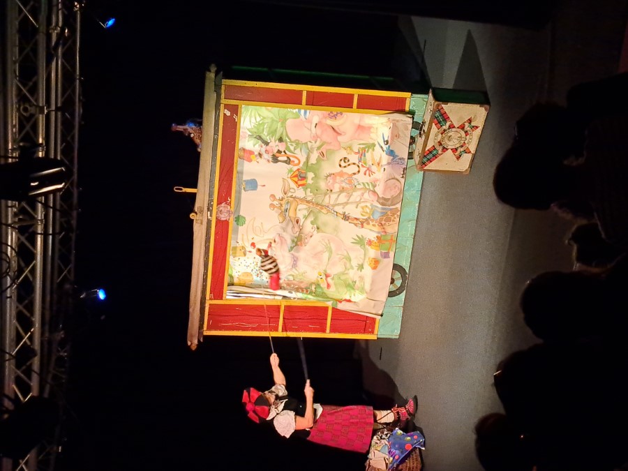 L'hippopotame amoureux de la girafe